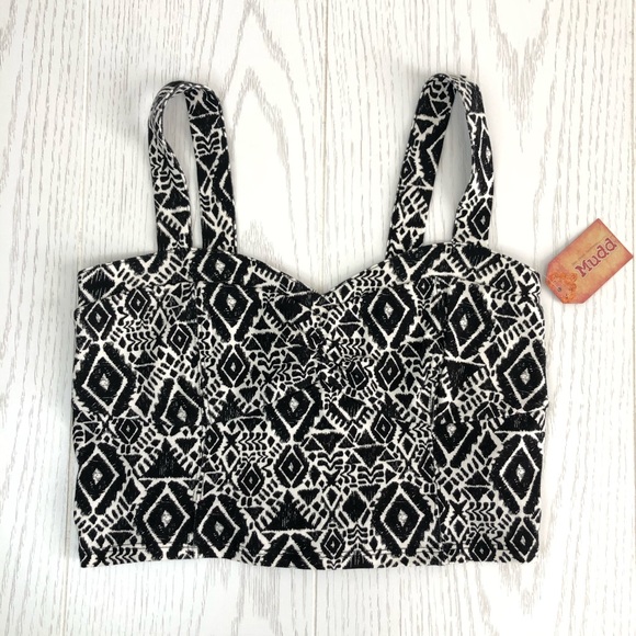 Mudd Tops - NWT Black & White Geometric Print Crop Top